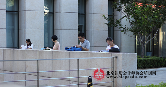 現(xiàn)場直擊：考場外的CPA“百態(tài)”|考場|家屬|考生