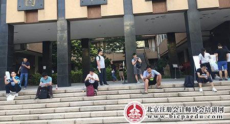 注會綜合階段考場外1.jpg